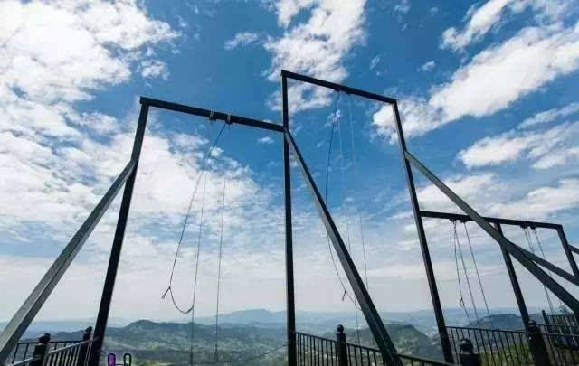 驚險刺激的懸崖秋千你敢挑戰嗎？